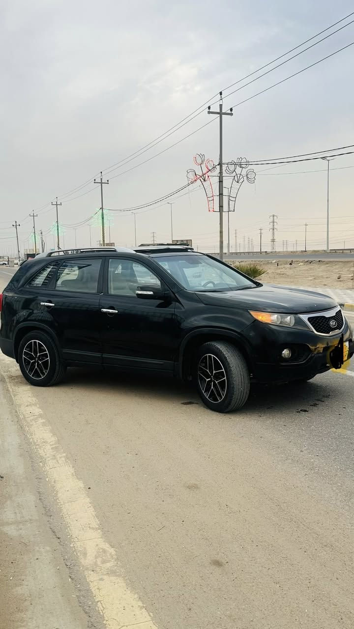 سلام عليكم اخوان سياره سورنتو موديل 2012سياره (بانزين 6سلندر).  دخول جديد كص جنطه متومه وكامله شمالي سياره تخم تايرات مكينه كير حداده تبريد تدفى شاشه فول مواصفات فتحه 7راكب كشنات  كهرباىيه سياره حلوه مكان سياره بصره للستفسار *********** سعر 58وبيها مجال
