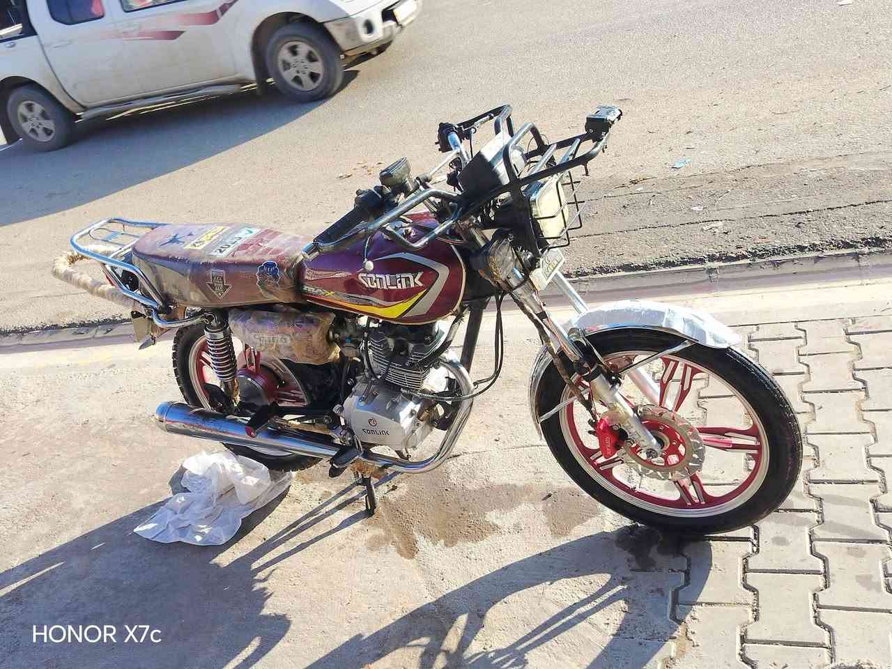 السلام عليكم موطور للبيع او مراوس 

سولنك 2023✅
محرك شرط ما مفتوح لا صرف ولا بخار كهربايات كلها شغاله سلف دبلات بلاديه تواير جدد ما بي نقص خلاص ما جناي مكان الزاب السعر525 بي مجال حك الجيه فقط الشراي يتصل عل رقم ويتدلل ***********
