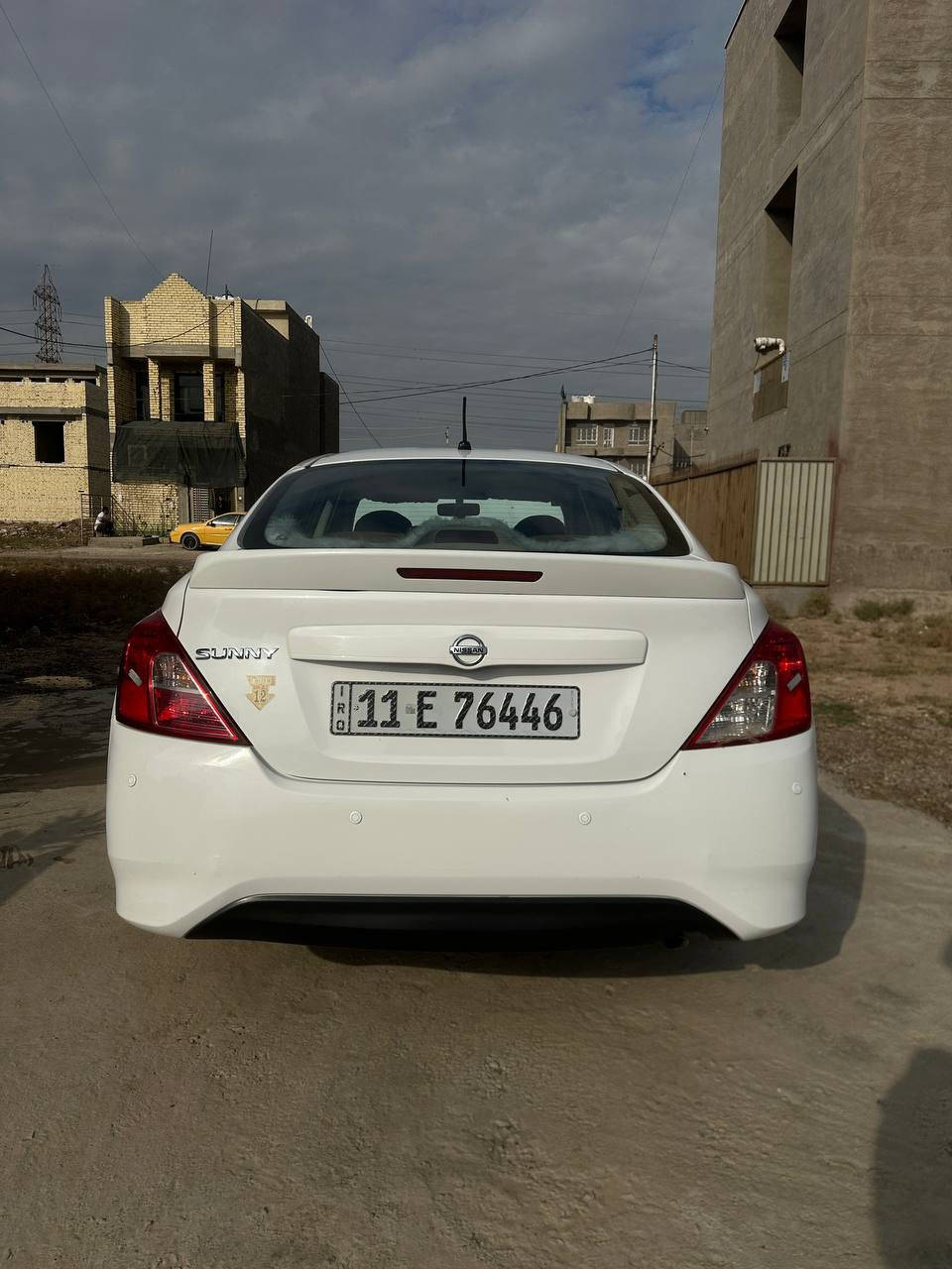 سلام عليكم من رخصة الادمن 
نيسان سني هندي موديل 2020 للبيع فقط
تخم تاير جديد 
باتري جديد 
ارضية جلد جديدة وتغليف كشنات جلد 
كبات وارضيات الشركة بيها 
والمواصفات المعروفة للسني الهندي 

بيها طخة بسيطة اقل الشبر ومصلح ع بارد بدون صبغ بالجاملغ  الخلفي نفس ما موضح بالصورة ورصعات خفيفة بجهة السايق 
السعر : 113 وبيها مجال بسيط حگ الجية وهذا رقم صاحب السيارة اني مكلف بالنشر 

***********
مكان السيارة بغداد الغزالية
