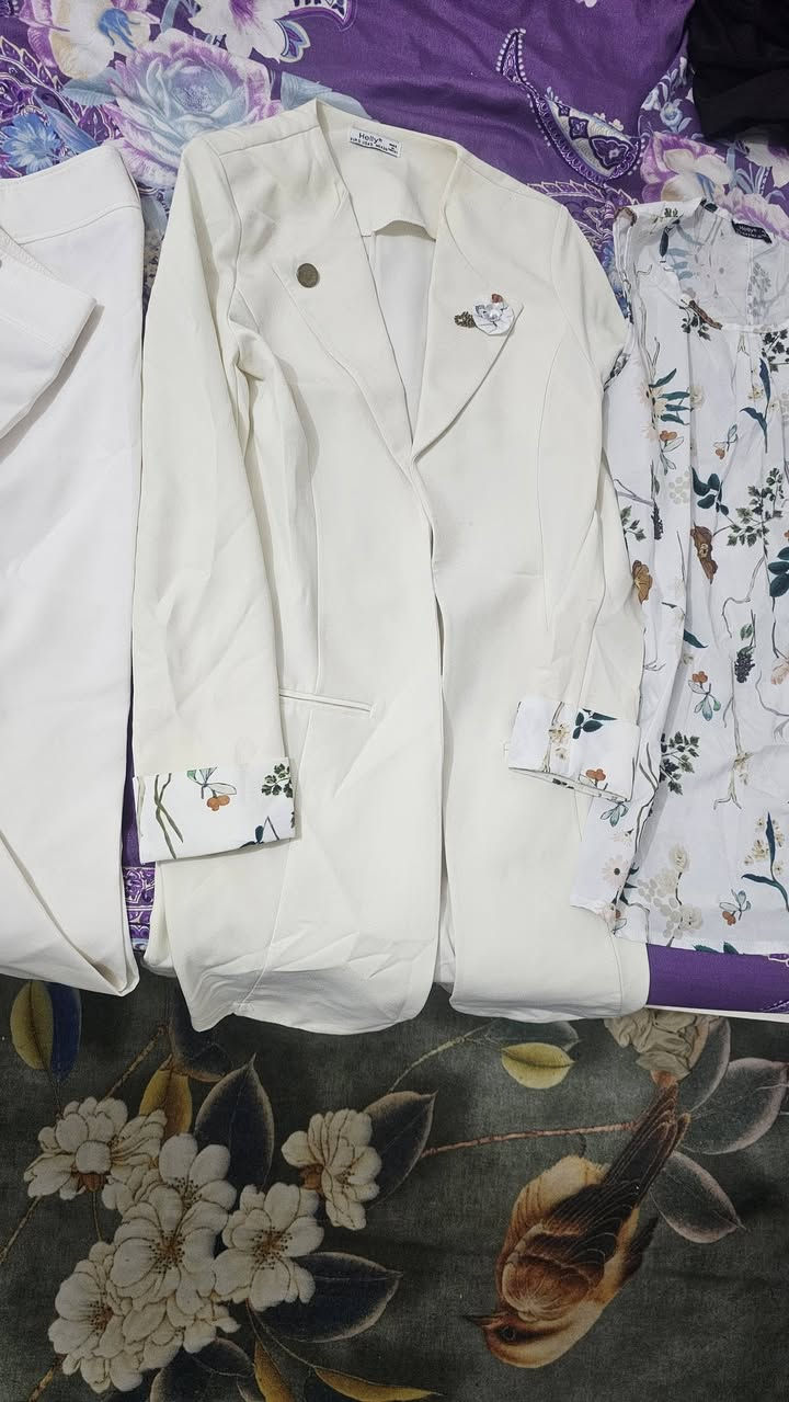 قاط لون اوف وايت يجي قطع 3 من ازياء فينستا الشراء والي ياخذه اودي غسل وكوي عله حسابي


**إذا كنت صاحب هذا الإعلان وتريد حذفه لأي سبب، رجاءا أرسل رسالة إلى الدعم الفني**