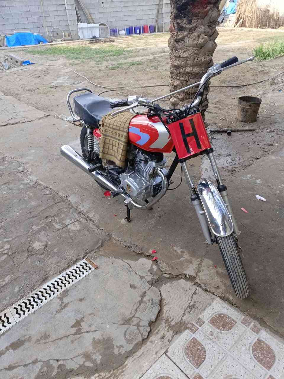 السلام عليكم للبيع موديل ٢٠  اوراقي كامله 
السعر 270 وبيها مجال 
***********
