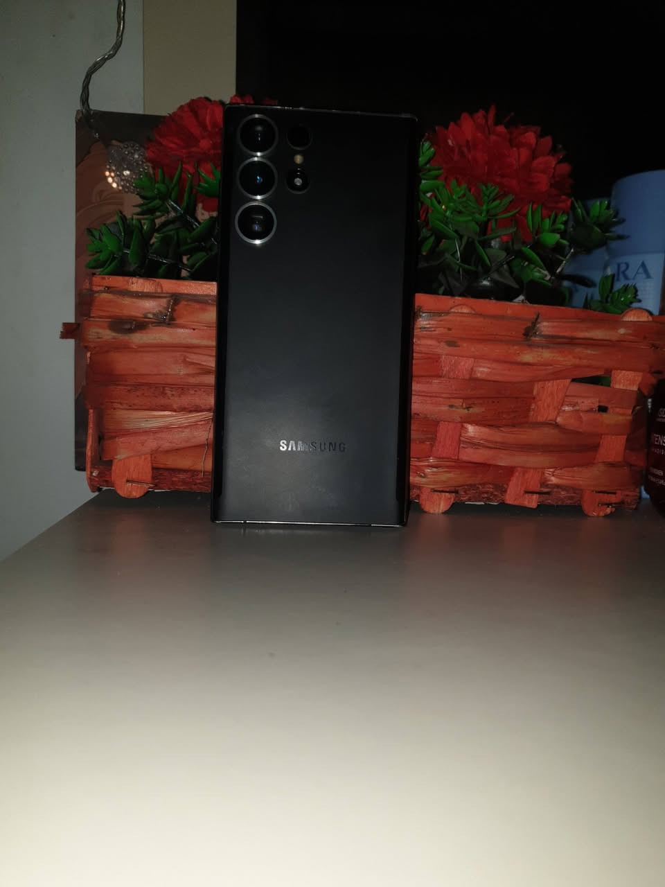 سلام عليكم 👋عندي اس 22 التره رام 12 ذاكره 256 الجهاز ما يدعم الشريحه قاعدت السيم كارت عاطله الجهاز لا كسر ولا شخط بي نقطه بصيطه بشاشه بلون الخضر كما موضح بلصوره *********** واتساب فقط  ويا شاحنه  اصليه 45 واط المكان ارببل السعر 300 وبي مجال المكان اربيل
