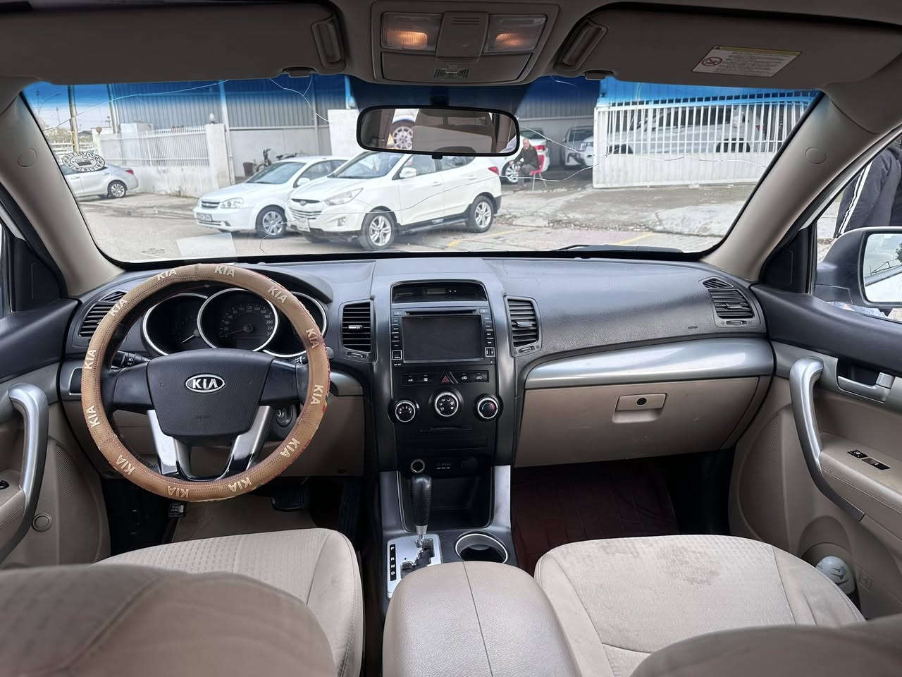 سورنتو 2012خليجي
محرك 4 سلندر 
ماشية : 255 الف 
رقم اربيل وجديد باسمي تحويل ثاني يوم
سنوية ينتهي شهر 4 /2026
تبريد قطعتين
سياره نضيفه حيل مابيها اي شي عدا بارد باب خلف سايق 
7راكب
والسعر147ورقه وبي مجال
***********
