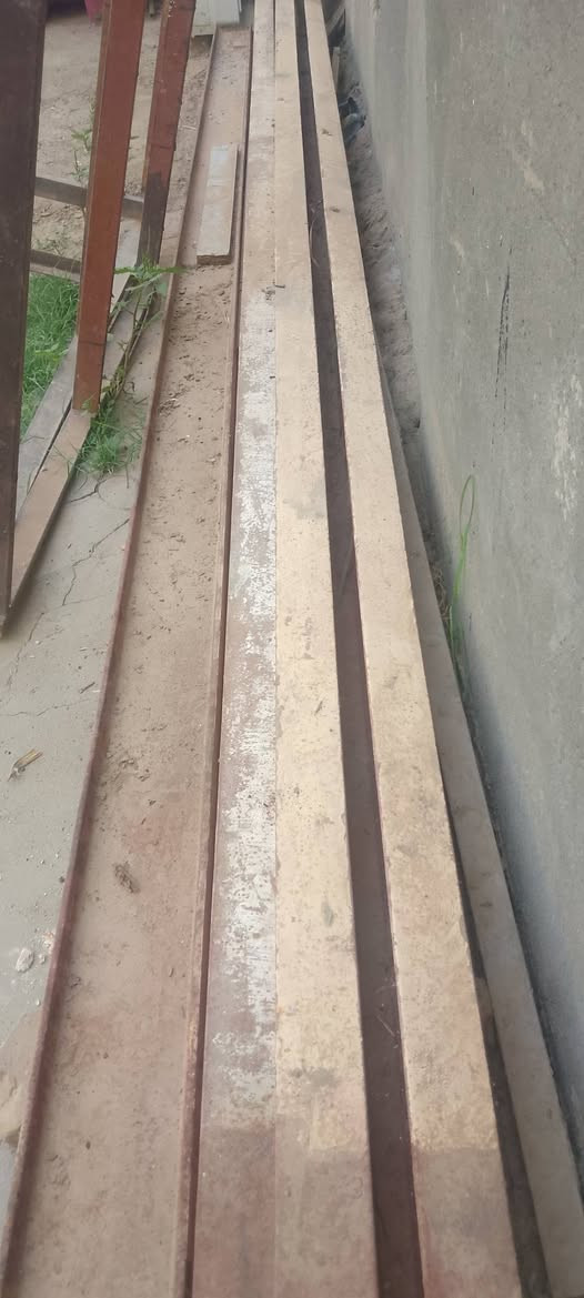 السلام عليكم من رخصة الادمن يوجد شيلمان الجيكي القديم 4.50 متر العدد 4 بحاله جيده لاستفسار الاتصال عل الرقم ***********
