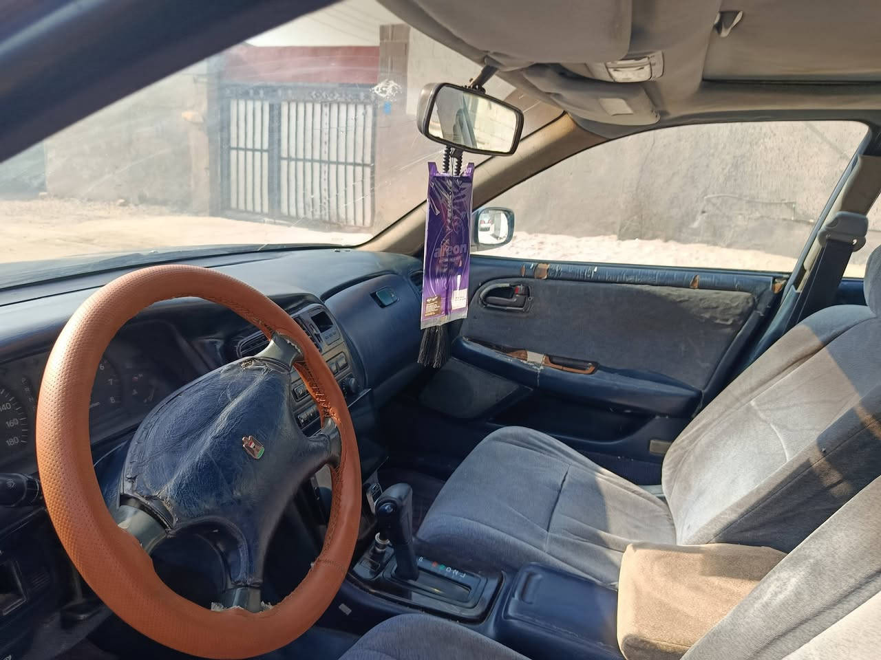 مارك نفخ موديل 1993.سياره جازه من كلشي حدايه وتخم تايرمحرك اثنين ونص جديد.سياره مكفوله ضربه والاصوليات سنويه منتهيه.سياره ابسم ابن عمي..سعر53 بيه مجال ‏رقم الهاتف‪0772 758 7399‬‏
