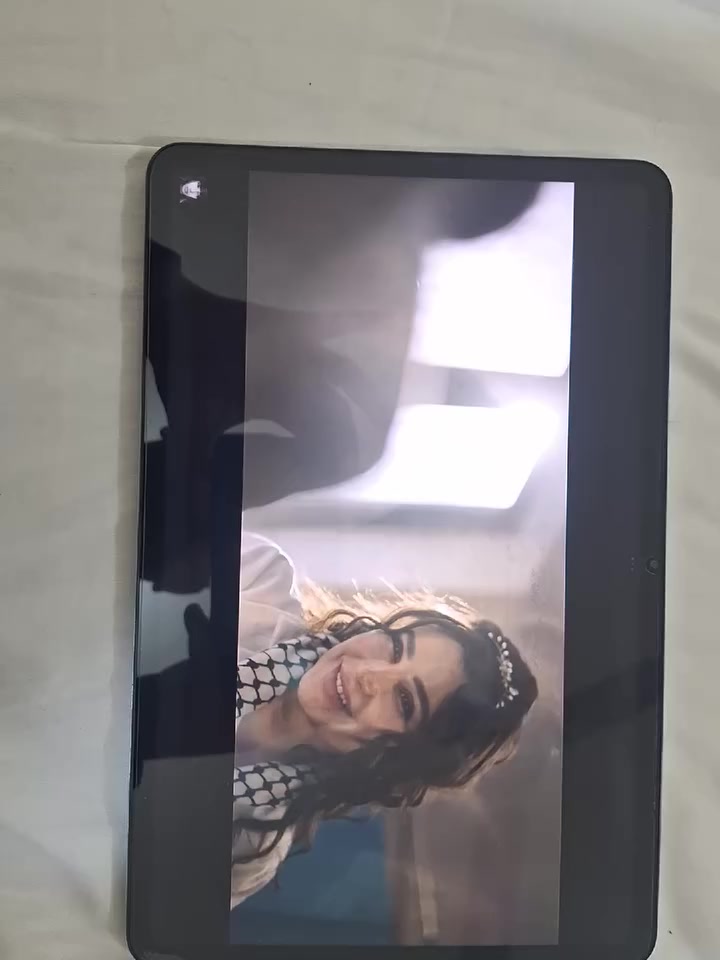 الجهاز Xiaomi Pad 6 (شاومي باد 6)، ويعمل حالياً بنظام التشغيل الجديد Xiaomi HyperOS (الإصدار 2.0.14.0).
المواصفات الرئيسية
يُعتبر هذا الجهاز من أفضل الأجهزة اللوحية
 * الشاشة:
   * الحجم: 11 إنش.
   * النوع: IPS LCD تدعم 1 مليار لون.
   * معدل التحديث: 144Hz (سلسة جداً في الألعاب والتصفح).
   * الدقة: WQHD+ (2880 × 1800 بكسل).
 * المعالج: * Qualcomm Snapdragon 870 (معالج قوي يقدم أداءً ممتازاً في المهام الثقيلة والألعاب مثل ببجي).
 * البطارية والشحن:
   * السعة: 8840 مللي أمبير.
   * سرعة الشحن: 33 واط (شحن سريع).
 * الكاميرا:
   * الخلفية: 13 ميجابكسل.
   * الأمامية: 8 ميجابكسل (تأتي في المنتصف عند استخدام الجهاز بالعرض، مما يجعلها مثالية للاجتماعات).
 * الصوت:
   * مزود بـ 4 مكبرات صوت ستيريو تدعم تقنية Dolby Atmos لتجربة صوتية محيطية.
 * نظام التشغيل:
   * يعمل بنظام Android 14 مع واجهة HyperOS (كما يظهر في صورتك).
ملاحظة إضافية: الجهاز يدعم القلم (Xiaomi Smart Pen 2nd Gen) ولوحة المفاتيح الخاصة بشركة شاومي، 
غراضة كاملة استعمالي كان فقط في تصميم المخطوطات جهاز فول الفول 
السعر 500 الف
بغداد المنصور


**إذا كنت صاحب هذا الإعلان وتريد حذفه لأي سبب، رجاءا أرسل رسالة إلى الدعم الفني**