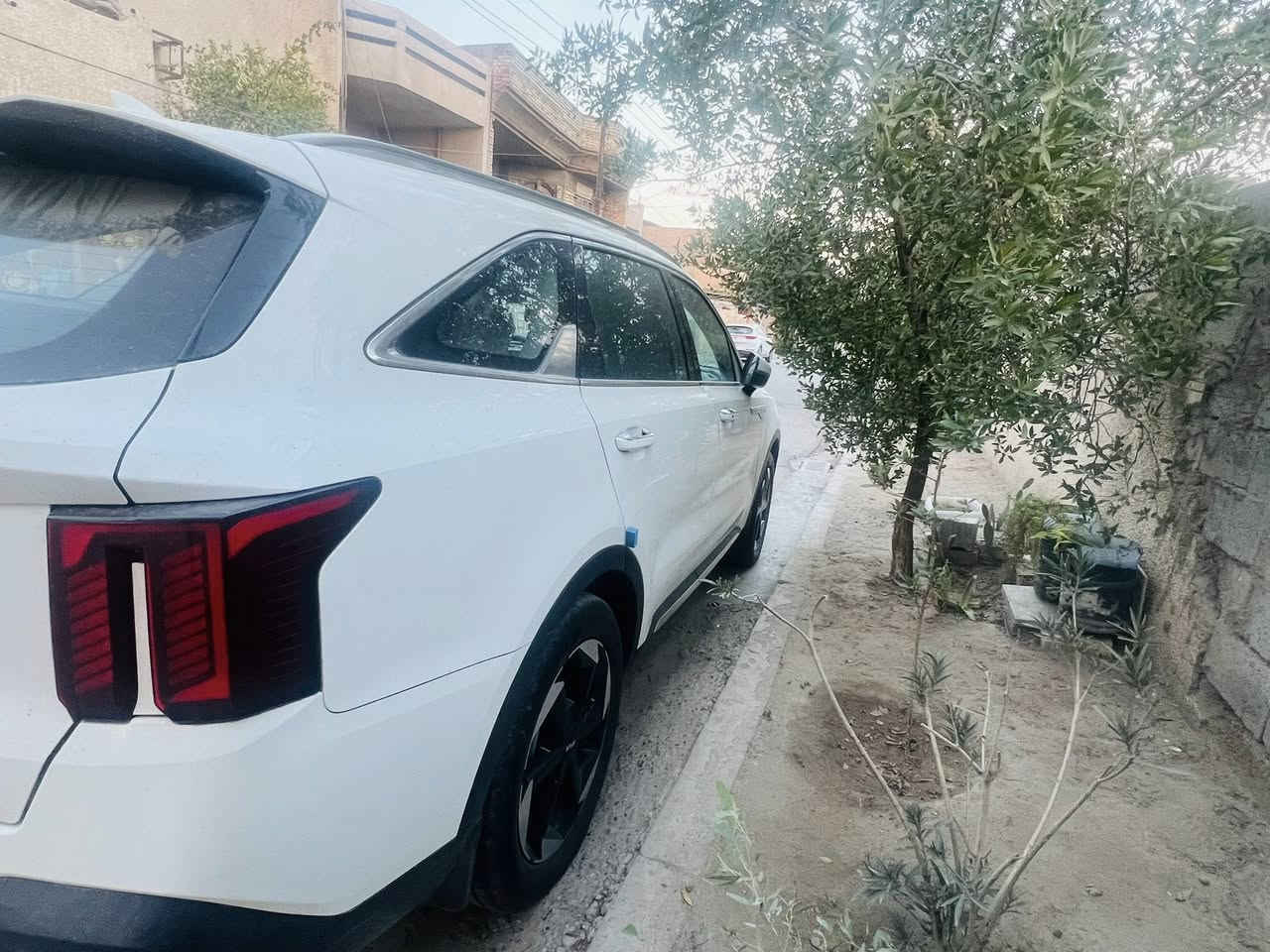 السلام عليكم سورنتو موديل 2024للبيع ماشيه 18 الف السعر 325 مكان بغداد ***********
