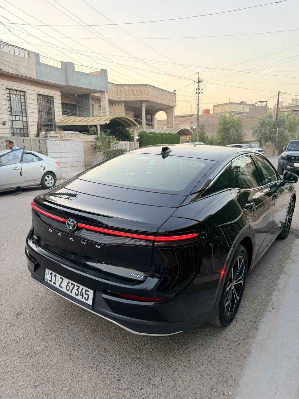 سلام عليكم   (تيوتا كراون 2024)
سياره امريكيه هايبرد 

حادث السياره. نص قطعه.  (نص قبق الجنطه فقط)

ماشيه 47الف 

مكينه ٢،٥ 

مواصفات اعتياديه 

لون اسود شذره 

المواصفات 

حساس امامي حساس خلفي

رادار جانبي 

اوتو هولد 

٣ بصمات 

سايد بريك بصمه 

مري شفط 

كامره خلفيه دواره ٣٦٠ درجه 

السياره عليه تخم تاير جديد 

وادامه كامله + دهن جديد وفلاتر جدد 

السعر (٢٦٠) وبي مجال بسيط 

مكاني بغداد. السيديه 

***********
