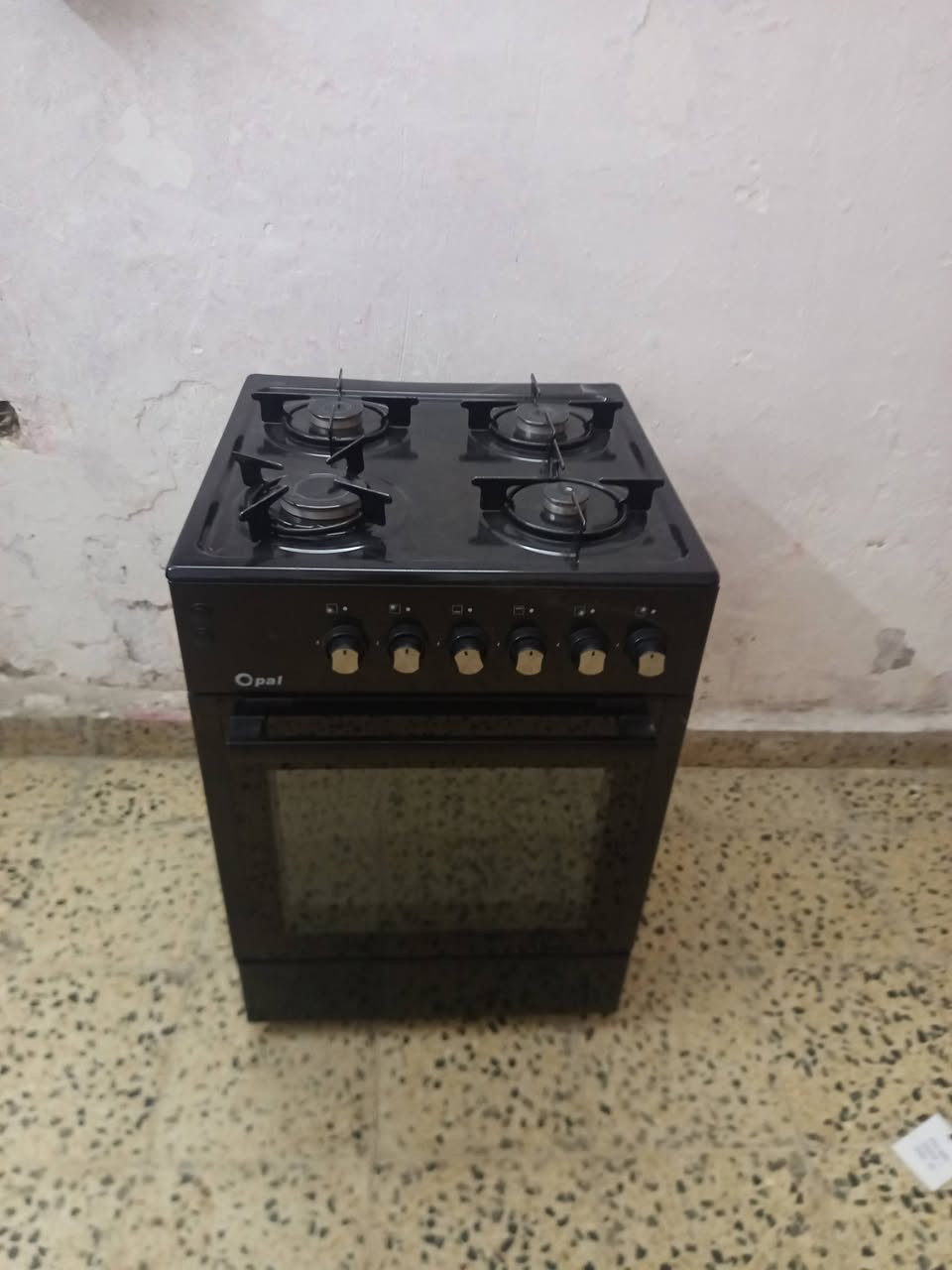 طباخ نظيف كلش ايطالي العنوان بغداد حي الجهاد ***********
