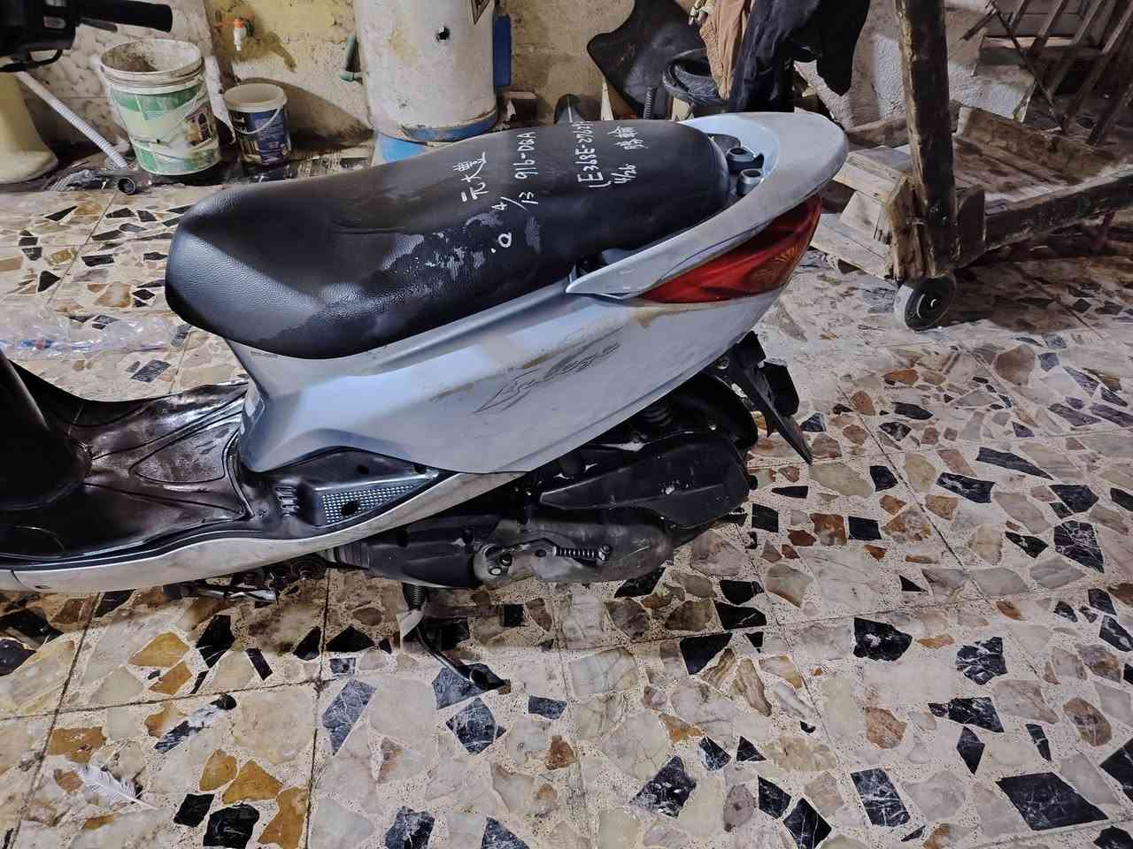 السلام عليكم دراجة فريز  رمبة صالة شهرين ماخذها رمبة سريعة تخبل اي نقص مابية ناعمة تخبل سعرها ٨٥٠الف العراقي شراي يخابر خادم ***********
