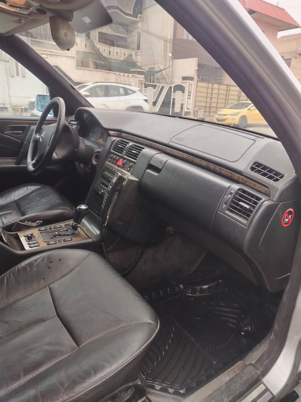 مرسيدس بنز E-Class (1998)🤍🔥
🚗 محرك V6
⚙️ 6 سلندر
🔧 أفكارد
🎨 اللون سلفر
🪪 رقم بغداد باسمي
🔁 تحويل مباشر بأي وقت
❄️ تبريد شغال
🪟 بردة كهرباء
🔌 كهربائيات شغالة كاملة
🛠️ صدر جيد
✅ السيارة ما محتاجة أي شي

مكان تواجد السيارة: بغداد – البلديات
رقم صاحب السيارة: ***********
