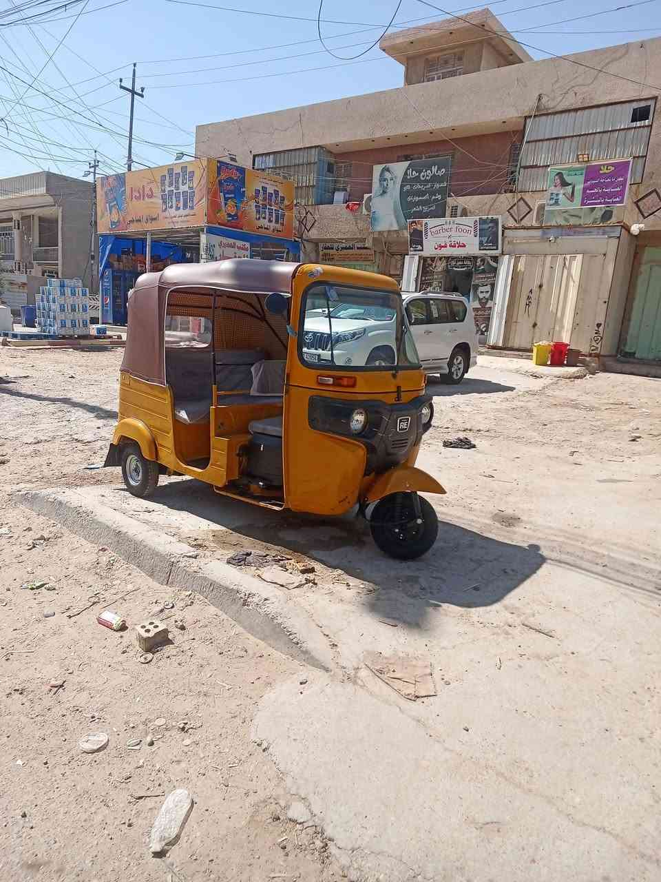 السلام عليكم تكتك لل بيع موديل 2020 كربلاء مشروع وطني رقم نكليزي معمره بس دوس وبيها باىد مو حار ومابيها قطرت صبغ غير ال دوس المكان بلديات شارع ال مرور ال سعر 6200 رقم ال هاتف. ***********
