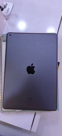 ايباد ٩ • ٦٤ • قفل