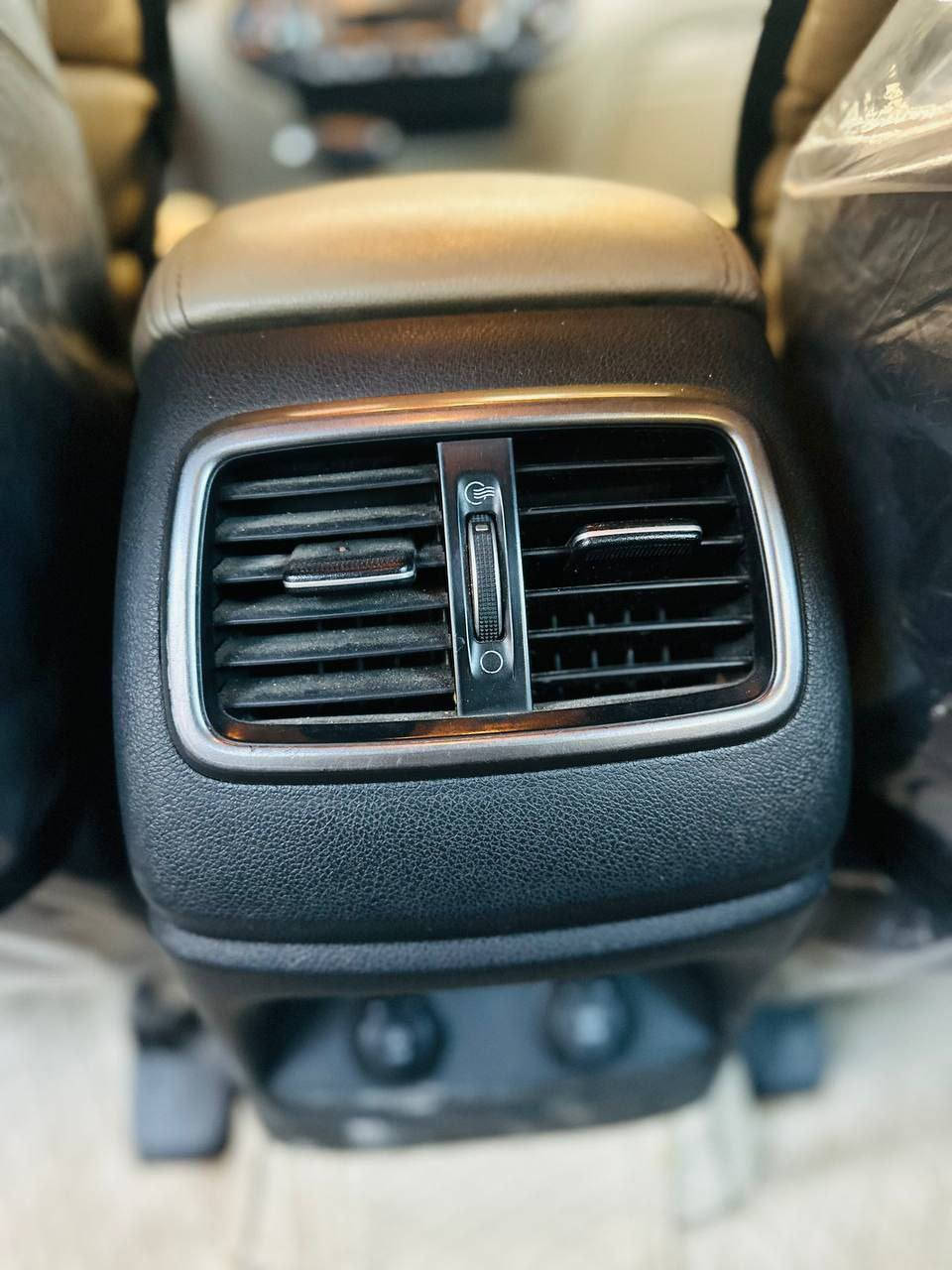 سيارة سورينتو 2019 شكل ال20
6 سلندر محرك 3600 سبعه راكب كشنات جلد وارد خليجي شاشة كبيرة المري الجانبي شفط كهربائي كشنات الأمامية كهربائية 4 أنظمة قيادة هند بريك دكمة شحن وايرلس صندوق كهربائي  فول مواصفات ما عدا الفتحة سيارة نضيفة كلش  السيارة بيها  بارد بلباب الخلف السائق  و بلباب الخلف الايمن مسحوب كارت قطعة صغيرة فقط  رقم بصرة السيارة 
الشراي يتصل على الرقم 
***********
