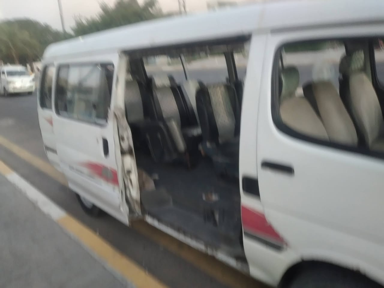 السلام عليكم فتون موديل ١٠ مكينه تنقص اكسل حداديه نضيفه كهربائيات كله شغاله بيهه طخه بلغد جهت السايق واباب سلايت تطبيك بس مطلوبه مرور وهيئه مليون على المشتري اني ابيع بس تحويل السعر ٣٥ وبيه مجال *********** مكاني بغداد الكرخ
