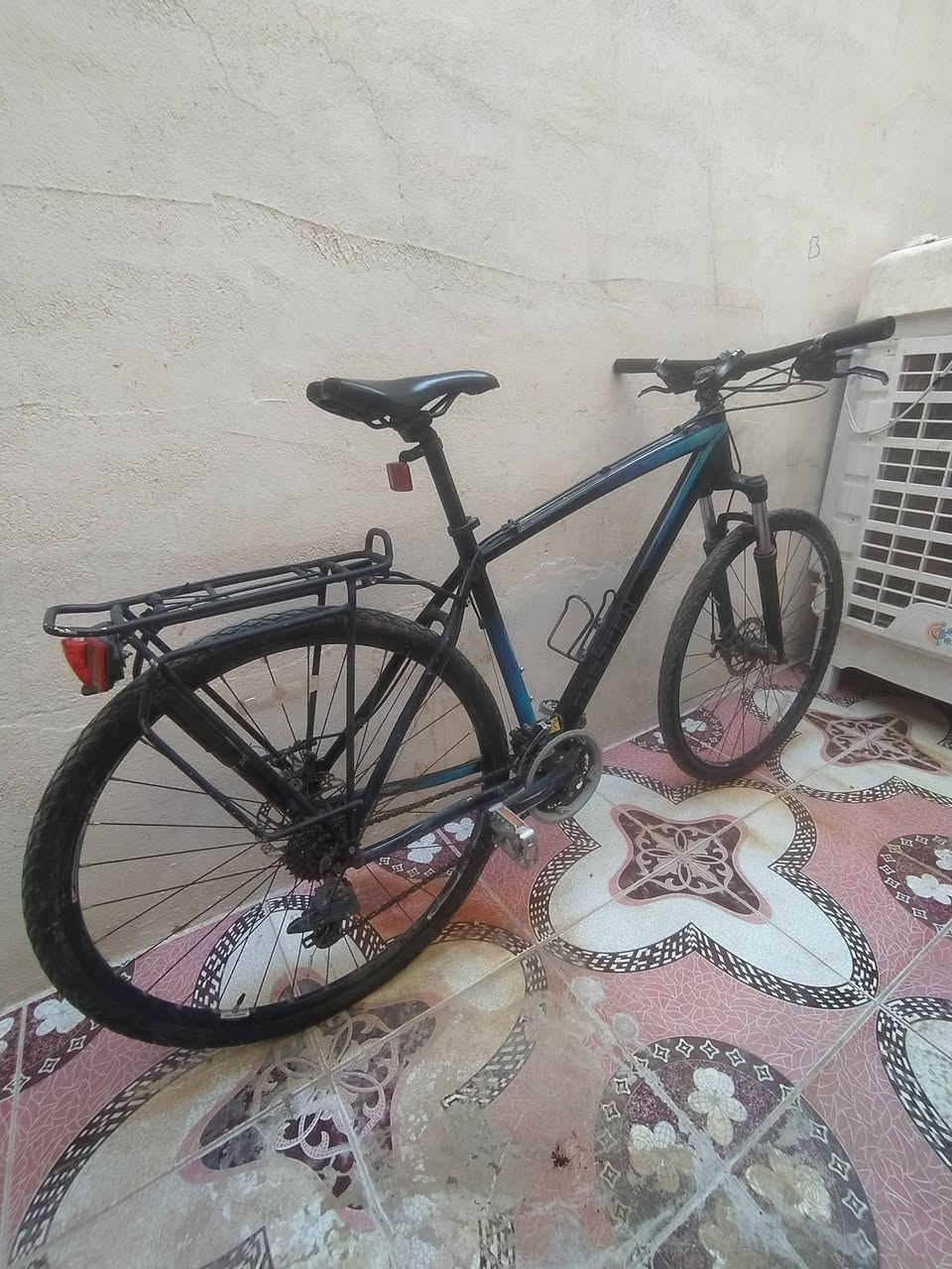 بۆفرۆشتن
پاسکیلی گەشت حەجم 28x700c ئەلەمنیۆم 11 گێڕ شیمانۆ 8بە3 بیلادی ستۆپ دیسک سیم دەبڵی ڤۆلیوم و قوفڵدەکرێت پاسکیلەکە وەزنی زۆر کەمە و زۆر پاک و خاوێنە هەمووشتێکی ئیشدەکات بۆ سعر و زانیاری زیاتر چات بنێرن یان ژ.م *********** شوێن کەلار
