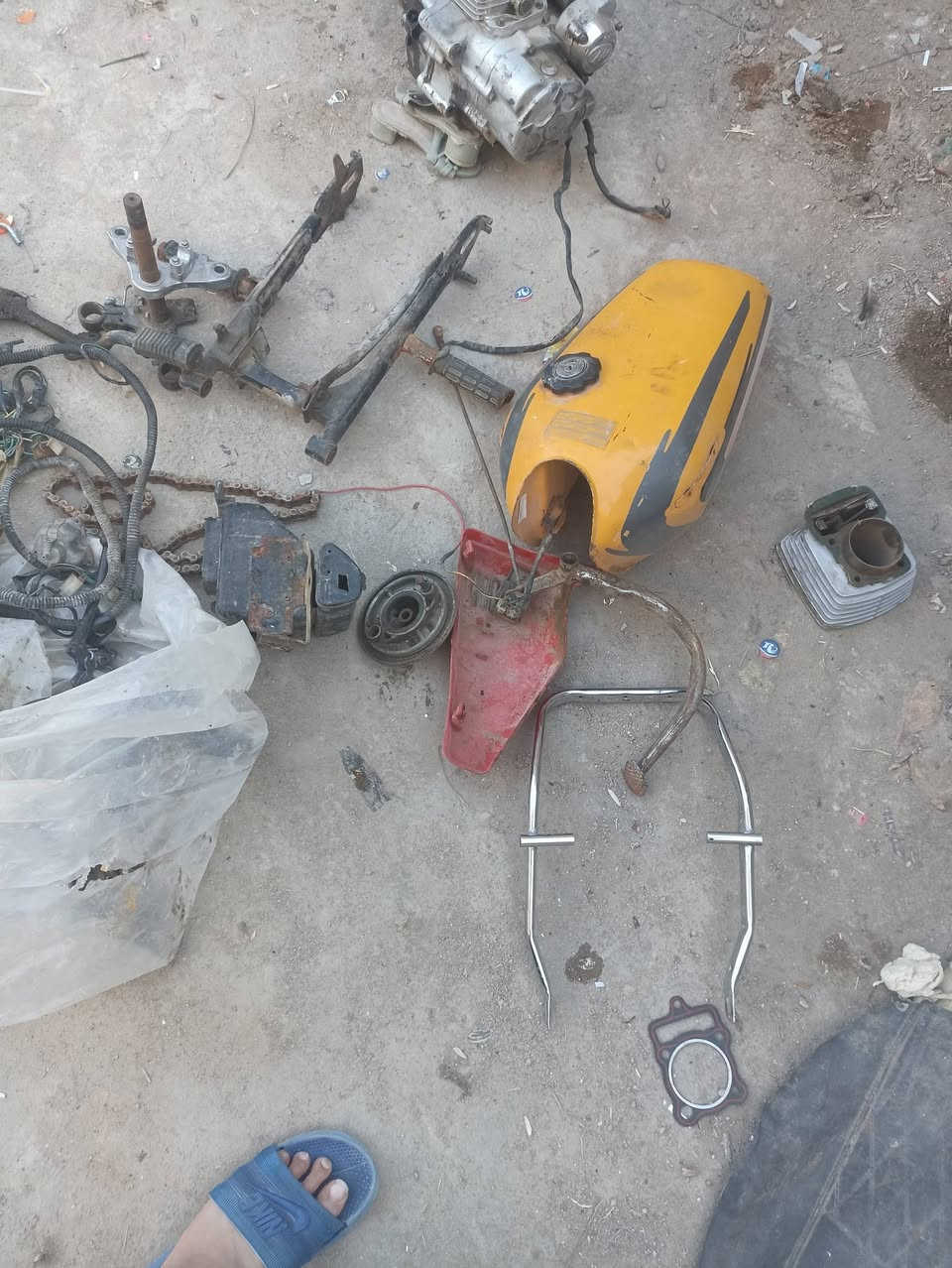 سلام عليكم غراض البيع محرك م200شرط الشغل غيم بمايرضي الله وخذه مكاني قضاء المدينه  فلكت الخاص ***********ملحضه هاذه الرقم مابيه وتساب
