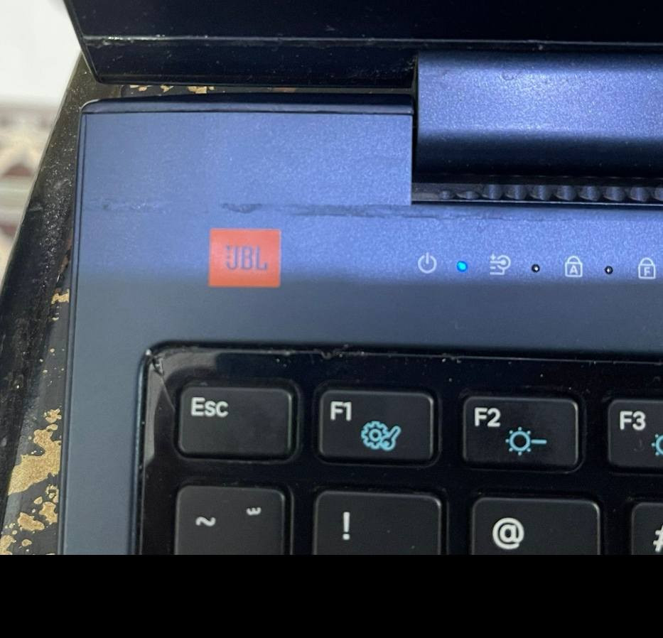 لابتوب Samsung Series 7 Chronos 670Z5E
المعالج: Intel Core i5-3230M (تردد يصل لـ 3.2GHz)
الذاكرة: 8GB RAM لأداء جيد ومستقر
الهارد: 1TB مساحة تخزين واسعة
الشاشة: 15.6 بوصة بدقة Full HD ضد الانعكاس
كرت الشاشة: منفصل AMD Radeon 2GB للألعاب والتصاميم الخفيفة
الصوت: سماعات JBL الأصلية بنظام ستيريو
المميزات: كيبورد مضيئ، هيكل ألمنيوم، تصميم نحيف
المنافذ: USB 3.0، HDMI، مدخل LAN
البطارية ساعة
كيبورد بيه كم دكمه ماتشتغل اعتبره تبديل


**إذا كنت صاحب هذا الإعلان وتريد حذفه لأي سبب، رجاءا أرسل رسالة إلى الدعم الفني**