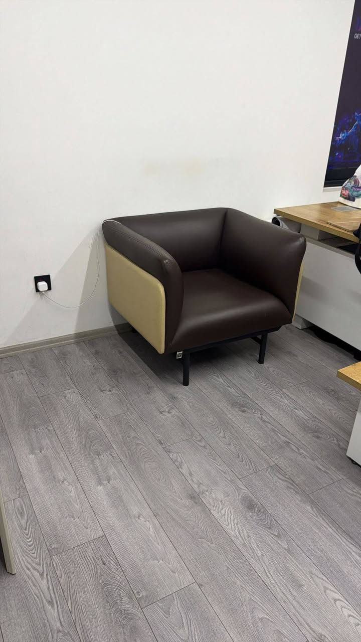 ✨ فخامة تليق ببيتك… بأسعار تناسب ميزانيتك! ✨
نوفر لكم أحدث موديلات الأثاث المنزلي الفاخر بتصاميم عصرية وجودة عالية تضيف لمسة أناقة لكل زاوية في منزلك 🛋🤍
✔ أسعار مناسبة ومنافسة
✔ خامات ممتازة وضمان جودة
✔ متوفر توصيل داخل أربيل 🚚
📞 للحجز والاستفسار: ***********
اختار الذوق… والباقي علينا ✨
