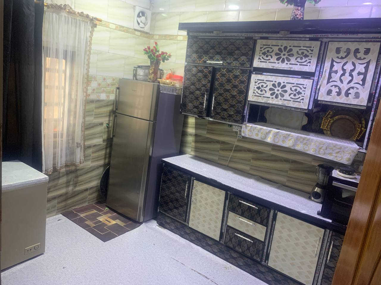 السلام عليكم 

بيت للبيع 

#المساحة: 100 متر

#السعر : 65 بي مجال قليل للطيبين 

#نوع العقار :طابو صرف زراعي سند 25 وكاله من ابو الأرض   

#موقع : ابو الخصيب العوجه النزيله شارع ابو حسين الخياط أو شارع أولاد عامر

#الرقم : ***********

البيت طابقين 

الطابق الأول 
بي غرفه وديوانيه ومطبخ حار وبارد وصحيات خارجيه وداخليه

الطابق الثاني 
بي غرفه على طول البيت ومخزن وبيتونه للعلم الطابق الثاني سندويج 

#انتباه : انه مو ابو عقار انا المالك
