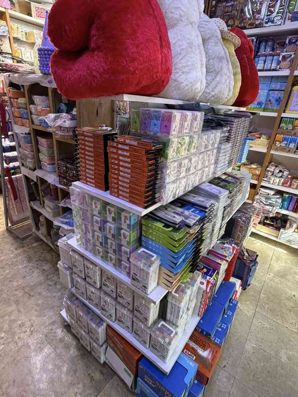 📢 ستاند عرض (رفوف) خشب للبيع
الحالة: مستعمل نظيف جداً وبحالة ممتازة.

 التصميم: مدرج (3 طبقات)، ممتاز للمكتبات، محلات الهدايا، الإكسسوارات، أو مستحضرات التجميل.
الطول 150 الارتفاع 120
 اللون: أبيض.

📍 الموقع: [الغزالية - الهياكل ]

📞 للتواصل: [*********** ] او خاص
