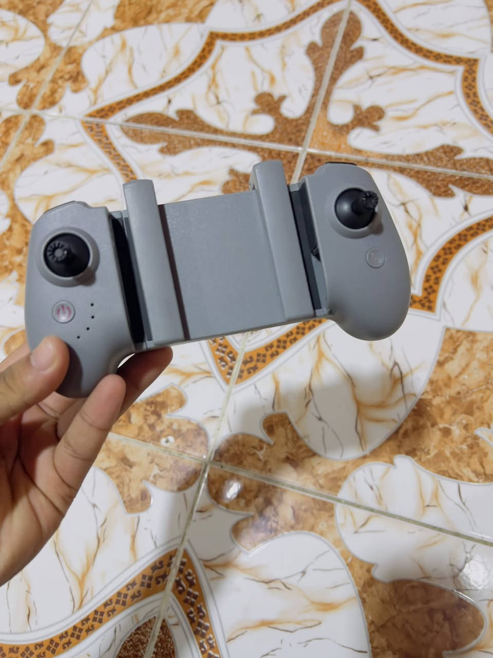 السلام عليكم درون F13  كامل ملحقاتها شغاله تصوير واضح  مع بطاريات 2 ريش  إضافيه


**إذا كنت صاحب هذا الإعلان وتريد حذفه لأي سبب، رجاءا أرسل رسالة إلى الدعم الفني**