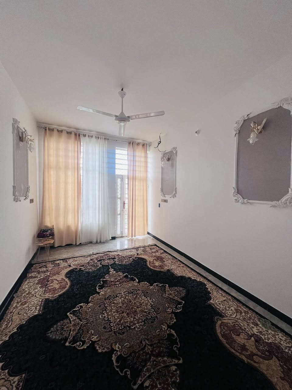 السلامً عليكم دار للبيع الدسيم المساحه 140 واجه 7 والنزال 20 قرب الدواجن قبل فرع ابو انور الدلال 
البنيان الي بي استقبال طول 5 م
صاله 4 م. ..حمام داخلي+ حمام خارجي
غرفه نوم طول 5 م ،،،،،،،مطبخ حار ++ منور 
موضح بالصور البيت طابوك درجه اولى
عارضه ب55 وبي مجال ***********
