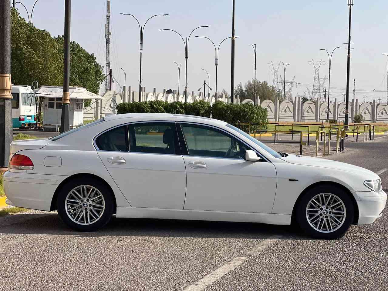 بي ام باخرة موديل 2002اصل حجم 745
محرك وكير كفالة
 8v طيارة 
تبريد تدفئ كهربائيات كله شغال كفالة

سياره جاهزه من كلشي حداده تخم تايرات جدد قبل يومين شديتهن 
صوت دي جي مرعب مضخم
 ويلكب دواخل  صندوق شفط  استيرن كهرباء كشنات كهرباء تحكم جام  بصمه 

مواصفات الباخرة معروفة
رقم بصرة تحويل ثاني يوم
 
السعر  115وبيها مجال للطيبين 
مكاني البصرة *********** البصرة, العراق
