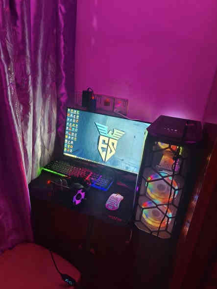 السلام عليكم تجميعه للبيع السعر (800) وبيه مجال 
المواصفات 
1ـ كارت الشاشه (1660ti)
2_المعالج (ci5 10400)
3ـ رام ( 16 جيجابايت)
4ـ هارد ( عدد ثنين ssd 256 و hd 500 )
الحاسبه كامله ما بيه اي نقص 
شاشة (165 هرتز ) حجم 24 فول hd تدعم 1ms
سماعات فول كيمنك
ماوس كلوريوس مال العاب 
كيبورد كيمنك الحاسبه كامله ب800 الف فقط وبيه مجال 
مكاني كربلاء حي الرسالة *********** وبي واتساب
