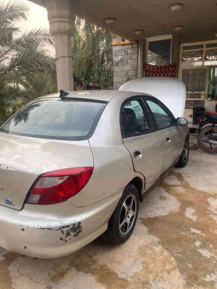 سلام عليكم سياره كيا ريو 2001كامله اي نقص مابيه مصبوغه عام  اي ضربها مابيه السياره وتحويل ثاني يوام رقم *********** السعر 38 وبيه مجال
