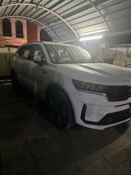 سورنتو 2023 خليجي دولية ماخذها زيرو 
السياره مكينه 4 سلندر 
٧ راكب
٣ قطع تبريد 
السيارة نظيفة كلش و ماخذها 
بصمه وتشغيل عن بعد 
كراسي كهرباء 
جنطه كهرباء 
كامره خلفيه 
حساس امامي خلفي 
ويل ١٩ 
وباقي المواصفات المعروفه 
ماشيه 35 الف 

مكفوله من الصبغ والتبديل 

بيه طخة بسيطة بالباب الخلفي مو واضح كلش بالصور

السعر 260 وبيها مجال بسيط جداً

للاستفسار ***********
