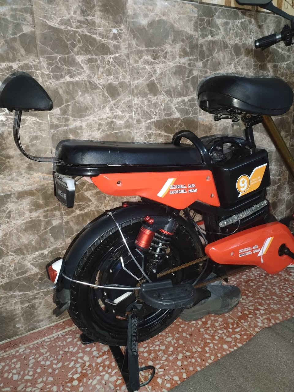 سلام عليكم بايسكل شحن للبيع اربع بطاريات بس ما فاحص بطارياته اسويج بصمه تشغيل كارت سعر 300 وبي مجال عنوان كركوك دوميز شراي يتصل *********** واتساب فقط
