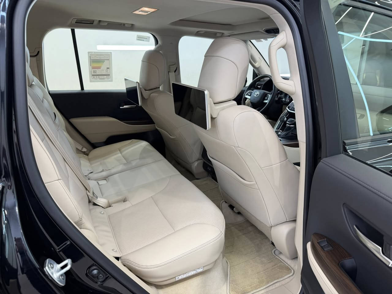 للبيع: لاند كروزر 2024 بلاك اديشن لمتدد إبريم
• المسافة المقطوعة: 10,000 كيلومتر فقط
مكفوله كفاله عامه 
خمس كامرات رادار امامي
 • الحماية: مغلفة بـ PPF لحماية الطلاء
 • الضمان: ضمان 10 سنوات
 • الكفالة: مضمونة بكفالة عامة
 • الحالة: شبه زيرو
 • الموقع: بغداد، نفق الشرطة، معرض الإصدار الأول

للتواصل والاستفسار: ***********

⸻
