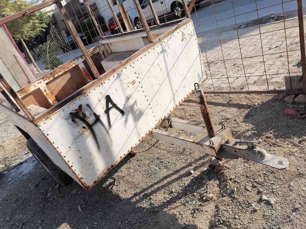 سلام عليكم 🌹 عربانه يفيد للسفرات وأهل مزارع وللشغل ويسحب خلف كل سيارات ورزنه وبيه دبلات وسعرها ٤٥٠ الف دينار عراقي ١متر ونصف في ١متر ونصف يعني مربع وارجو من الجميع لاتكسرون بحلال العالم لانه عندي ضروف الحياه والحمدالله على كل حال ونعمه علينا وعليكم 🌹 ✍️ وللاستفسار الاتصال على الرقم *********** وتساب عليه وتحياتي ✍️
