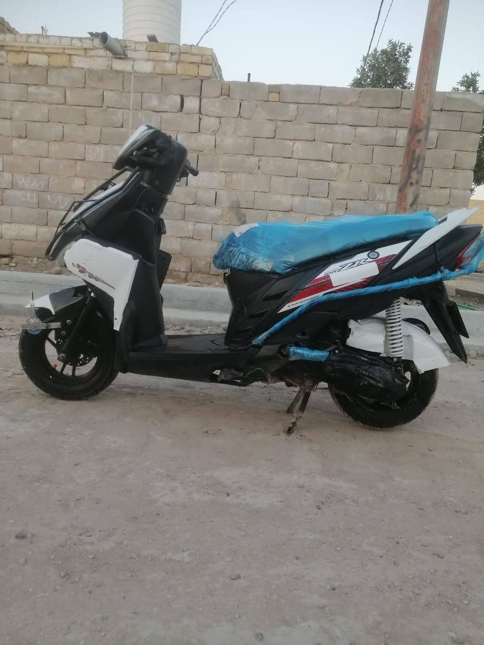 دراجة ZR 2019
للبيع فقط بدون مراوس 
الدراجه كامله نظيفه 
السعر 750 وبيها مجال 
مكاتبه. 
للتواصل وتساب .
 ***********
