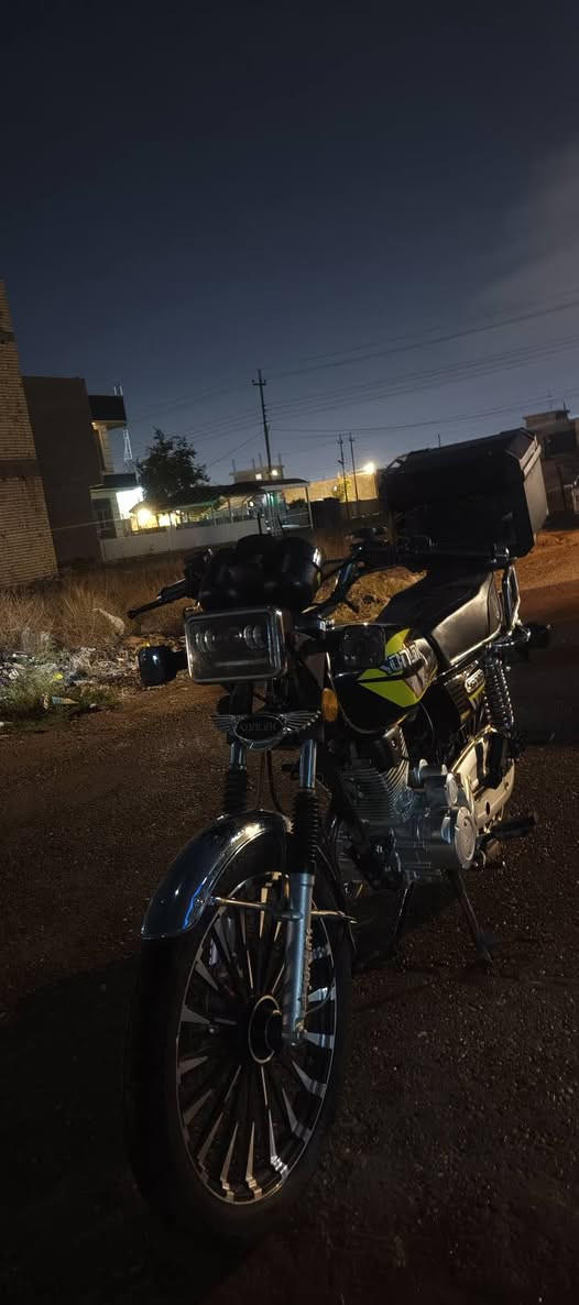 السلام عليكم دراجه ايراني لبيع موديل 2025 الدراجه برغي ما مفتوح بيه المحرك مامفتوح جديد 200سيسي السعر 850وبيه مجال لشراي مكاني بغداد الدوره البعيثه متواجد فيس بوك ورقم ***********
