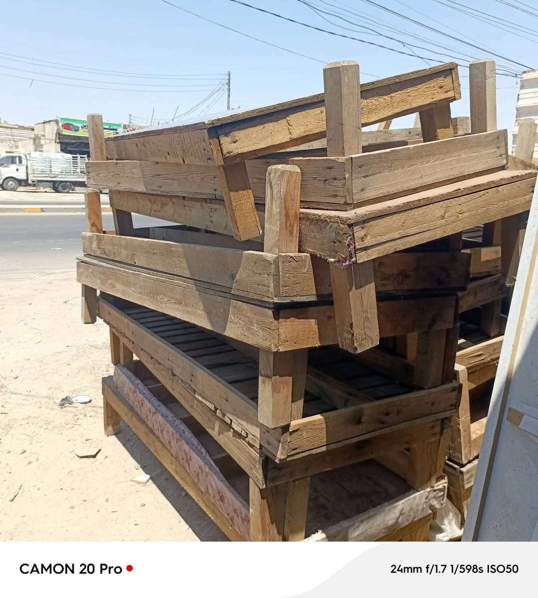 السلام عليكم صوميات نفر وجرابي نفر ميز مرايه وكناتير  للبيع مكاني
***********
