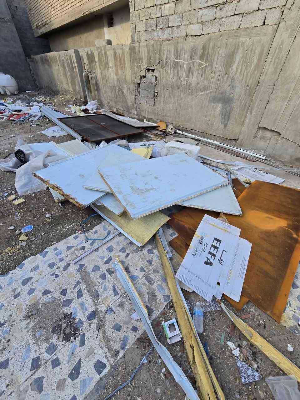 غراض للبيع
because نضيف ٣ متر
سندويش مثل ما موضح بصوره
كبنك جديد شديته قبل ٥ اشهر شغال شرط الفحص 
بليت حديد 
***********
