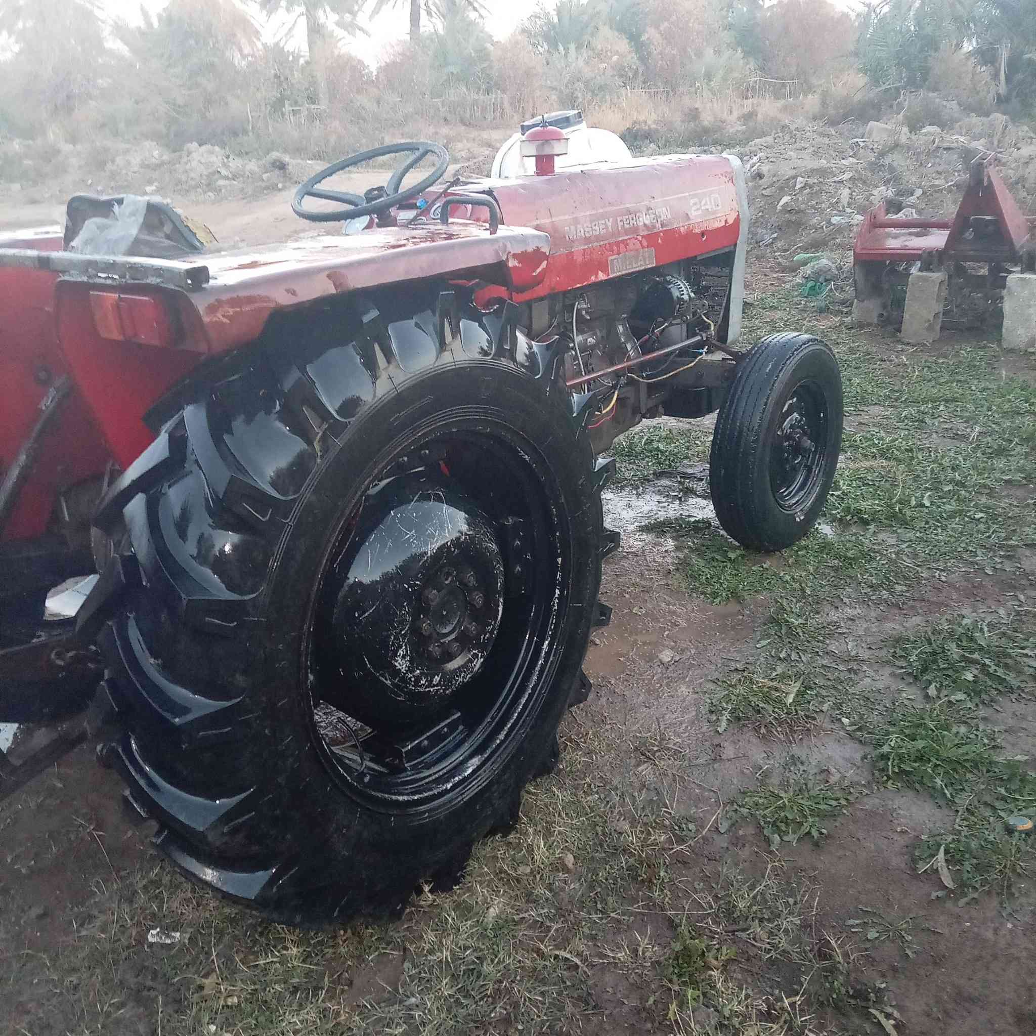 سلامو عليكم هاي فوركسن انكليزي حجم 240 مكينه شغاله كلشي ماوراه ول مكينه أوراق مابيه شراي خلي يتصل ***********
