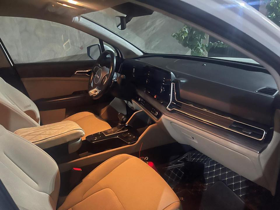 السلام عليكم. سبورتج 2023 ماشيه 38 صندوق كهرباء ونقطه عمياء فول بدون بنوراما بيه رصعه بالجاملغ ومسحوبه pdr 
للأستفسار واتساب ***********
السعر 218 وبيه مجال
