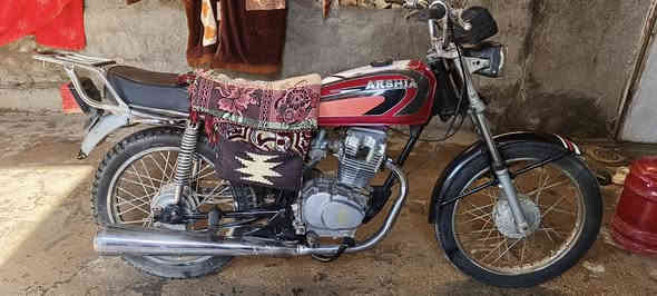 السلام عليكم 
دراجه 4كير  اوراق اصولي
دراجه مديل  16بس كلش نضيفه مكينه خرسه دراجه كلها بلادي كهربائيات شغاله لايت جمجمه  دبلات كله شغال 
سعر 290مجال بسيط حك جيه
مكان حله ابو غرق ***********وبي وتساب
