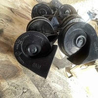 يتوفر  هورن فيام اصلي وكاله GM تريل بلايزر و جمسي إنڤوي  كامل مع القاع...