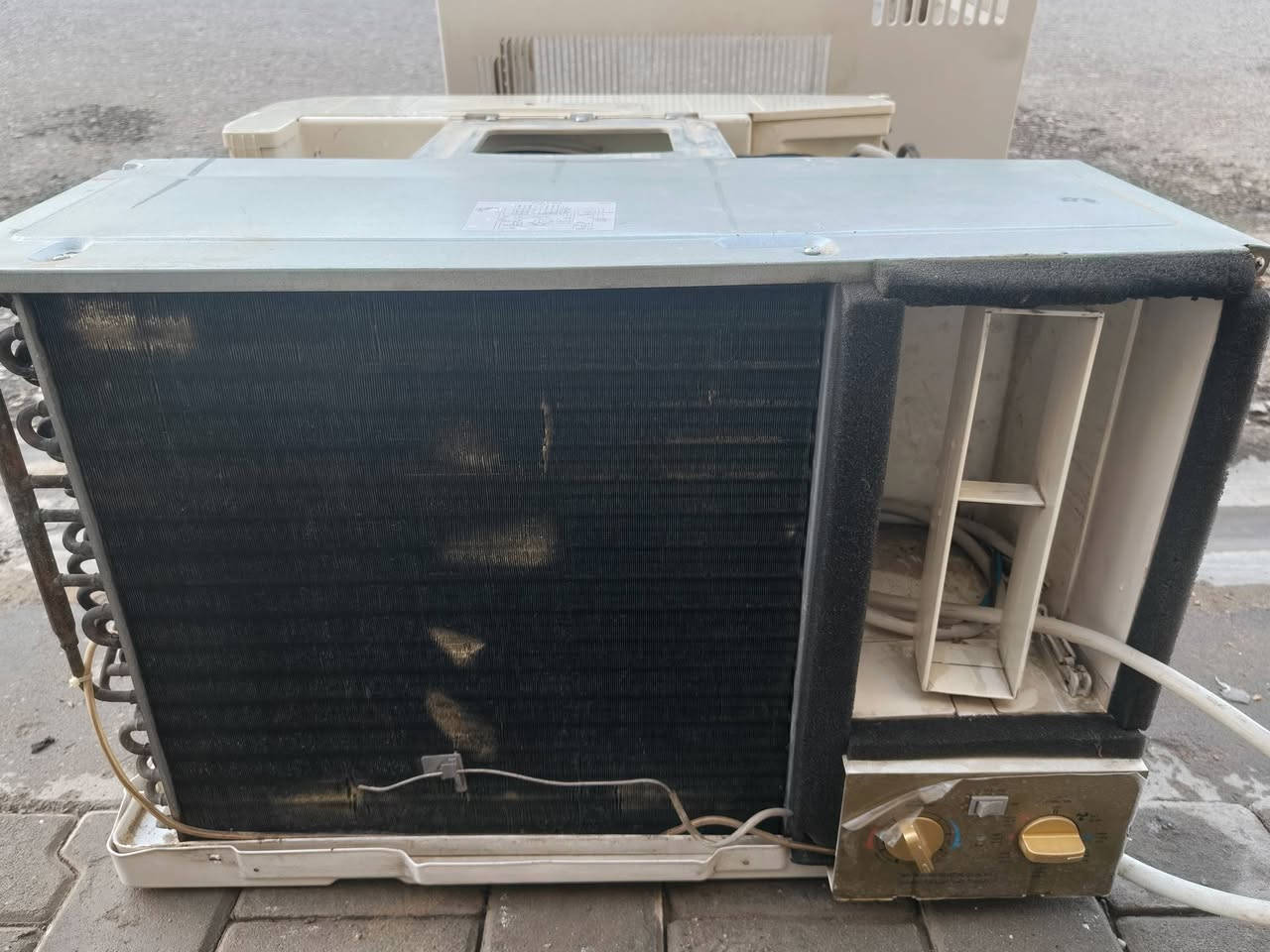 للبيع مكيف ٢طن بلادي بدون تصليح اخو الجديد سعر خاص او الاستفسار ع رقم ***********☎☎
