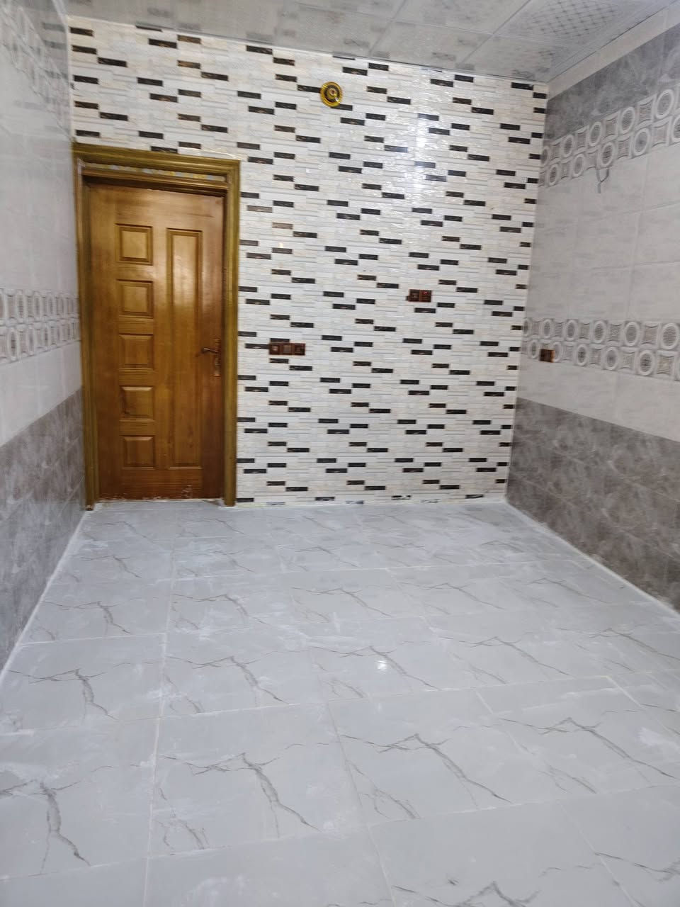 🏠 ،مكتب عقارات الوطن
✨دار للبيع مساحه 50 متر  طابقين 
مجمع سيد اسماعيل السكني السكني السعر (42) مليون بناء جديد 
منطقه سكنيه تتوفر فيها جميع الخدمات  
يتكون البيت من 2غرفه ستقبال وصاله ومطبخ ومنور وصحيات٢ وطارمة يبعد عن الإمام الحسين ١٠دقائق بلسيارة 
طابو زراعي قرار محكمه سند 25 
للحجز والاستفسار على أرقام ابو زينب العقارات والمقاولات العامه في كربلاء مستعدون الكافة البناء وترميم البيوت 
***********
***********
المجمع على طريق الزوار والمواكب
#عقارات
