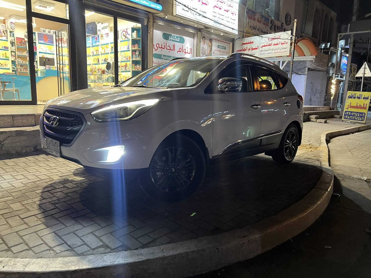 السلام عليكم.   
📌توسان 2014 خليجي فول مواصفات.  
-⚜️بانوراما   
-⚜️شاشة اصلي كاربلي وايرليس. 
 ⚜️قطعتين تبريد -
⚜️تحكمات ستيرن -
⚜️سويج عدد٢ -
 ⚜️ويل كب ١٧-
 ⚜️تخم نيكل ابواب ومرايات
⚜️تخم تاير جديد
⚜️ادامة كاملة للمحرك
⚜️نوزلات -عبوة فيول بم -بلكات (جديد)
⚜️محرك ٢٠٠٠ دوش
⚜️دوشمة شاموا وجلد
⚜️منظومة زينون 
⚜️گير ومحرك مكفولات 
(بيها بارد باب عكس السايق امامي كد شبر)
الباقي مكفول
📍مكان السيارة بغداد ( حي العامل)
 
💵السعر  15,700$. (157 ورقة)
وبيها مجال ان شاءالله 

***********
