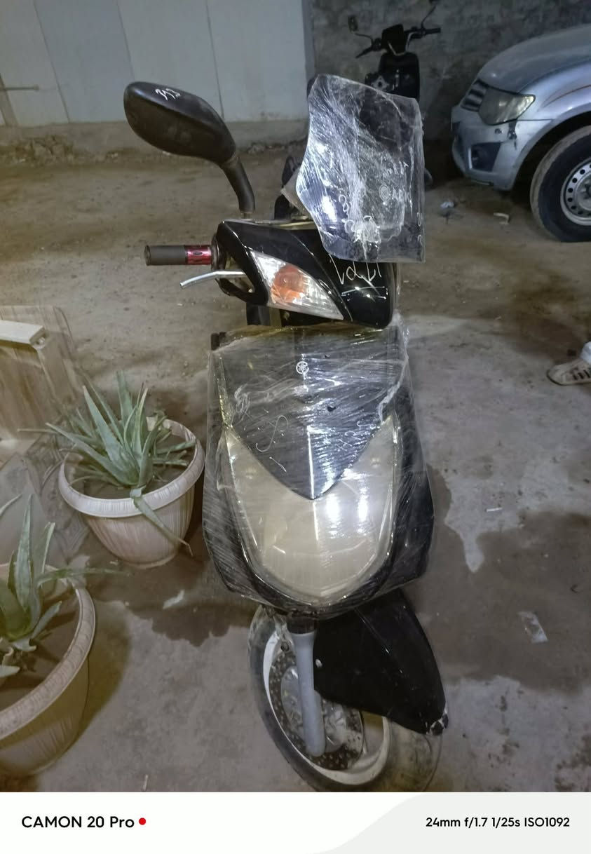 السلام عليكم 
 عندي دراجه سكنس فحل للبيع 
دراجه نضيفه 
نقصها ابريك الامامي 
سعرها 550 الف وبيها (مجال قليل )
مكانها الكاظمية 
للاتصال ***********
