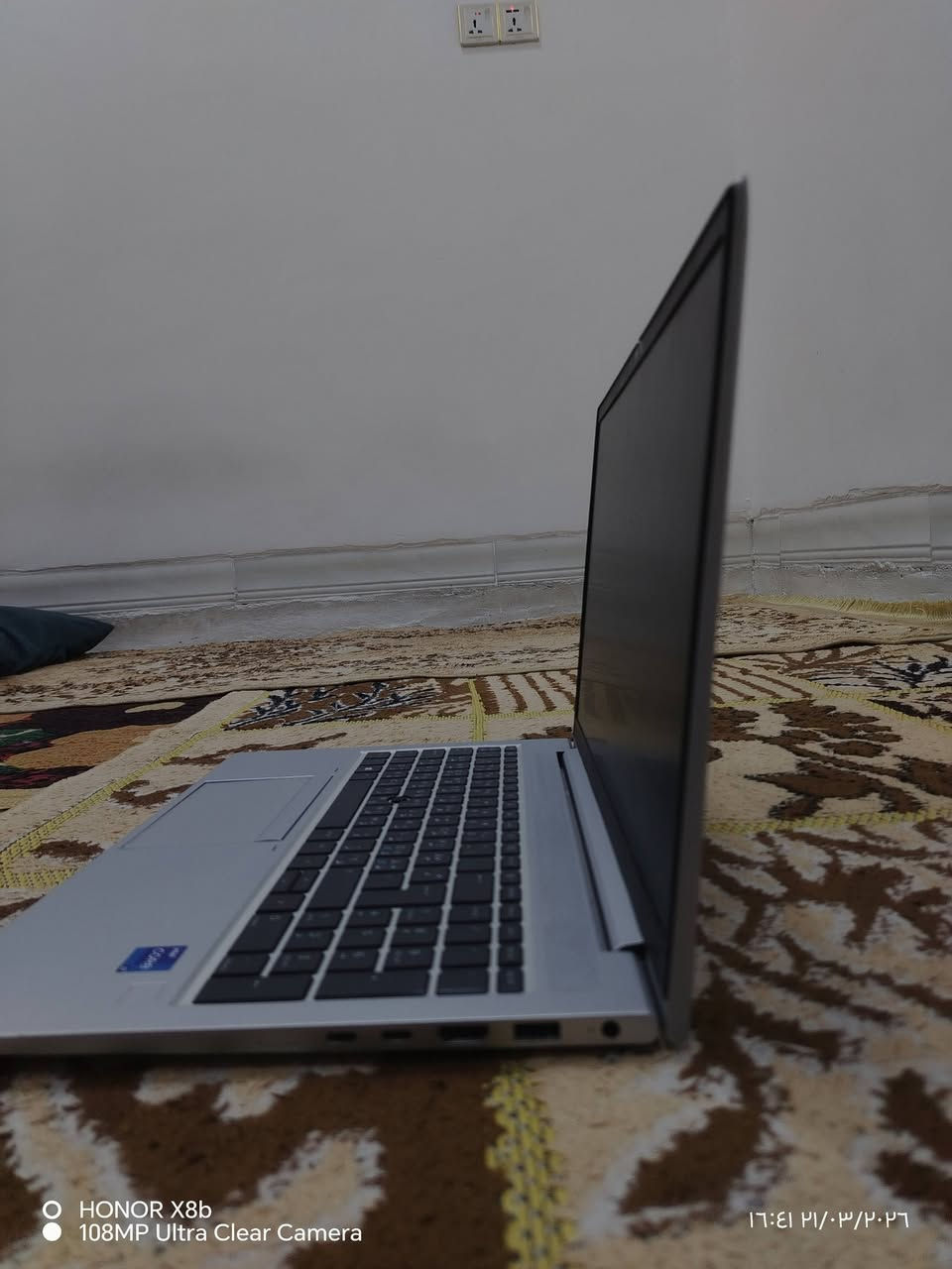 💻 HP EliteBook 850 G8 - Core i7 (11th Gen)
🔹 المواصفات:
المعالج: Intel Core i7 الجيل 11
(4 أنوية / 8 خيوط – تردد يصل إلى 4.7GHz)
الرام: 16GB DDR4 (سرعة 3200MHz)
قابل للتطوير
التخزين: 256GB SSD (NVMe سريع)
كرت الشاشة: Intel Iris Xe Graphics
مناسب جداً للاستخدام اليومي وبرامج الهندسة مثل AutoCAD وMATLAB
الشاشة:
15.6 إنج – Full HD (1920×1080) – IPS
البطارية: تدوم عدة ساعات حسب الاستخدام
الوزن: خفيف (حوالي 1.6 كغم)
المنافذ:
USB-C (Thunderbolt) / USB-A / HDMI / مدخل سماعة
الاتصال:
WiFi 6 + Bluetooth 5
🔹 مميزات إضافية:
هيكل ألمنيوم فاخر
كيبورد بإضاءة
بصمة + كاميرا + غطاء للكاميرا
سماعات Bang & Olufsen
💰 السعر:
550 ألف دينار عراقي
0777278660
0781367313
توصيل مجاني للجميع المحافضات


**إذا كنت صاحب هذا الإعلان وتريد حذفه لأي سبب، رجاءا أرسل رسالة إلى الدعم الفني**