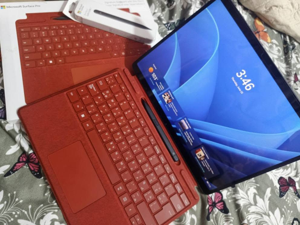 للبيع جهاز Microsoft Surface Pro 11 
بحالة ممتازة جداً ✨ شبه جديد
استخدام قليل جداً — فقط 25 دورة شحن 🔋
💻 المواصفات:
• الشاشة: 13 إنش PixelSense
• المعالج: Snapdragon X Plus بسرعة 3.4GHz ⚡
• الرام: 16GB RAM
• التخزين: 512GB SSD
• نظام تشغيل Windows 11
• أداء قوي، خفيف جداً، وبطارية ممتازة
🎁 يأتي مع:
✅ الكيبورد الأصلي Surface Keyboard
✅ القلم الأصلي Surface Pen
جهاز مثالي للعمل، الدراسة، الاجتماعات، التصميم والمهام اليومية 👌
📌 الحالة: نظيف جداً مثل الجديد
📩 للتواصل والاستفسار خاص بغداد, العراق


**إذا كنت صاحب هذا الإعلان وتريد حذفه لأي سبب، رجاءا أرسل رسالة إلى الدعم الفني**