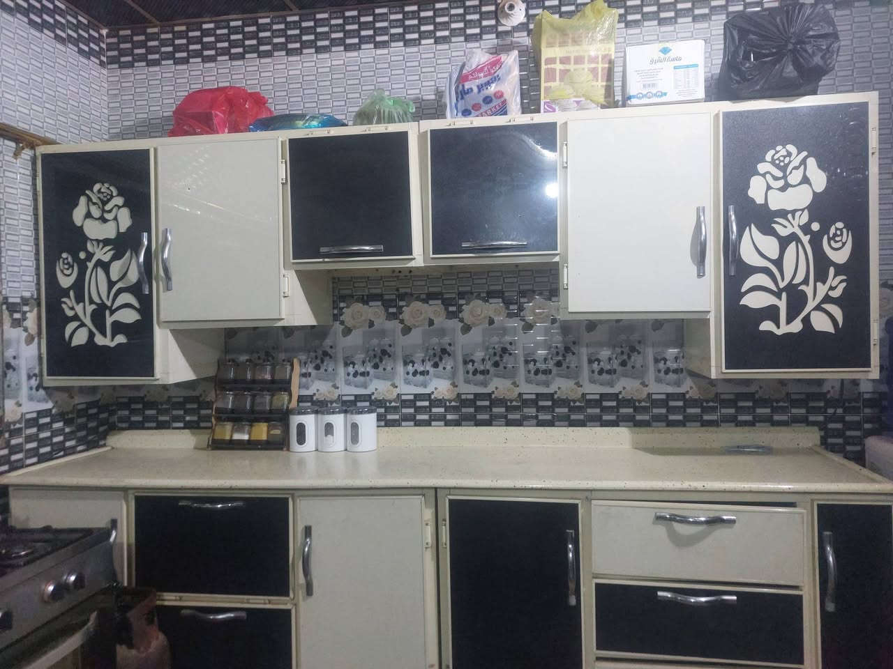 كاونتر تسكام للبيع طول ٣ متر وسنك متر ونص مرمر حاليا فارغ سعرة ٤٠٠  مكاني الاسكان الاتصال على الرقم ***********
