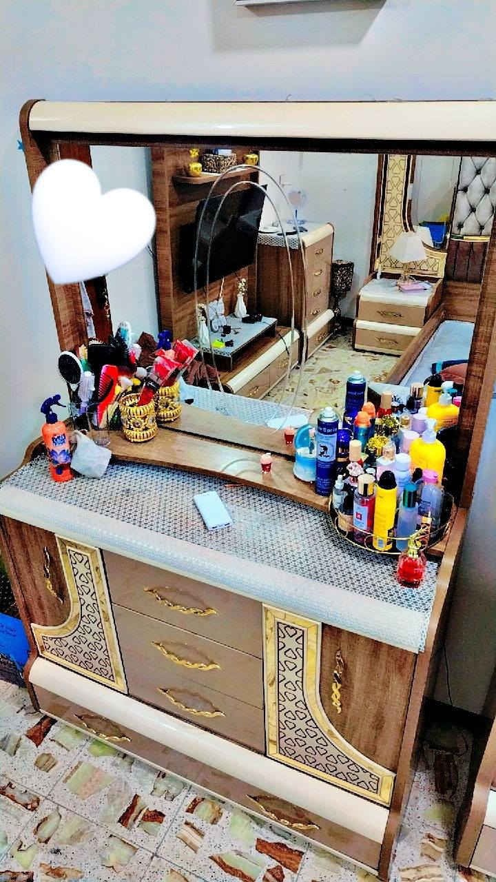 غرفه تركي للبيع نقص بس الجربايه جديده بيبان تلاثه سلايت واحد يدوي 11قطعه عرض الكنتور تلث أمتار ونص وبيها نشرات ابيض اصفر #سعر750 حل وشد عليه #رقم ***********
